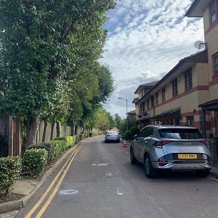 Large, Spacious 3 Bedroom Sleeps 6, Apartment For Contractors And Holidays In Lewisham, Greater London - 1 Free Parking Space & Free Wifi Eksteriør bilde