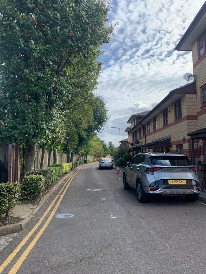 Large, Spacious 3 Bedroom Sleeps 6, Apartment For Contractors And Holidays In Lewisham, Greater London - 1 Free Parking Space & Free Wifi Eksteriør bilde