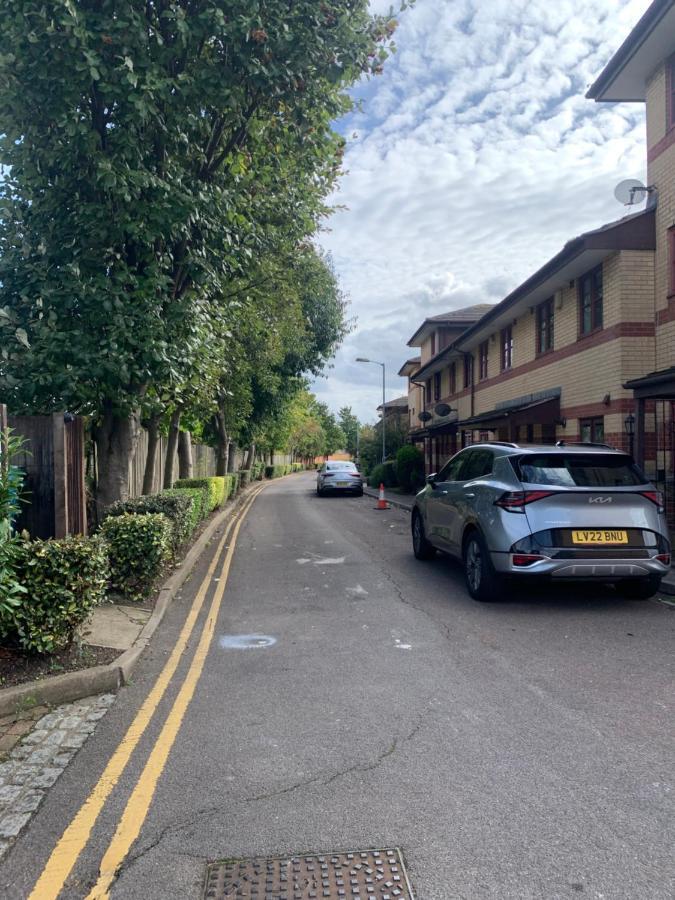 Large, Spacious 3 Bedroom Sleeps 6, Apartment For Contractors And Holidays In Lewisham, Greater London - 1 Free Parking Space & Free Wifi Eksteriør bilde