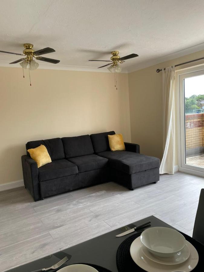 Large, Spacious 3 Bedroom Sleeps 6, Apartment For Contractors And Holidays In Lewisham, Greater London - 1 Free Parking Space & Free Wifi Eksteriør bilde